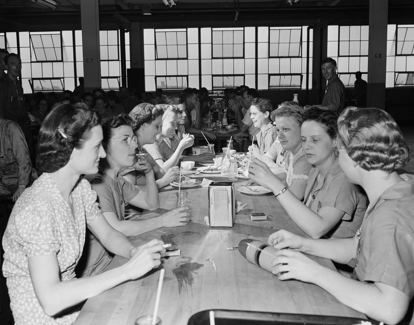 1942: Cafeterias